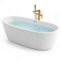 Vasca da bagno ovale in resina bianca con rubinetto dorato